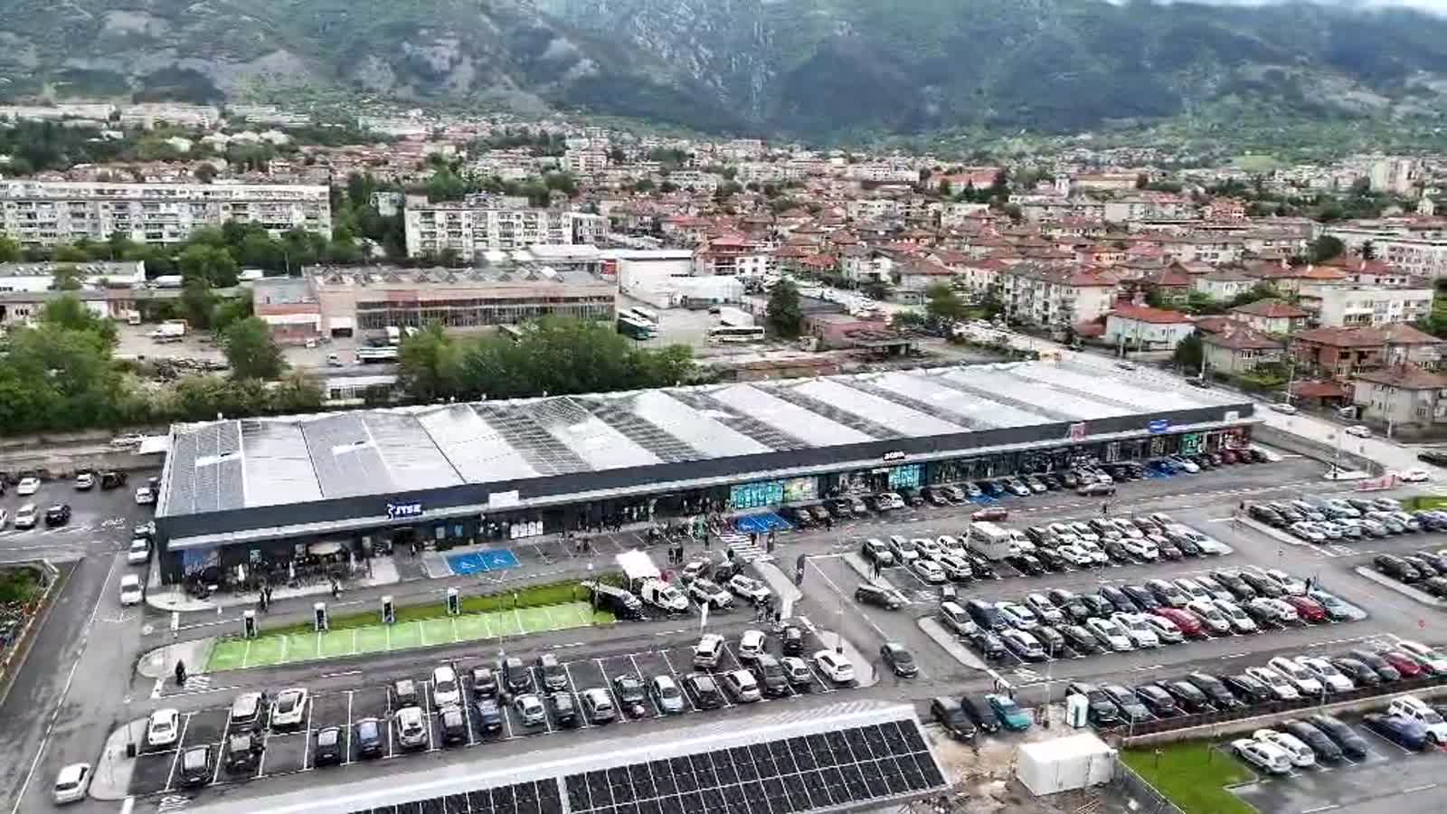 Панорама на парка и околността